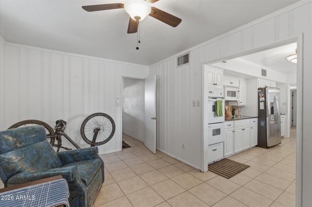 940 E Berridge Lane, Phoenix, AZ 85014