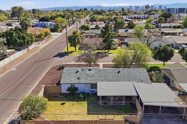 940 E Berridge Lane, Phoenix, AZ 85014