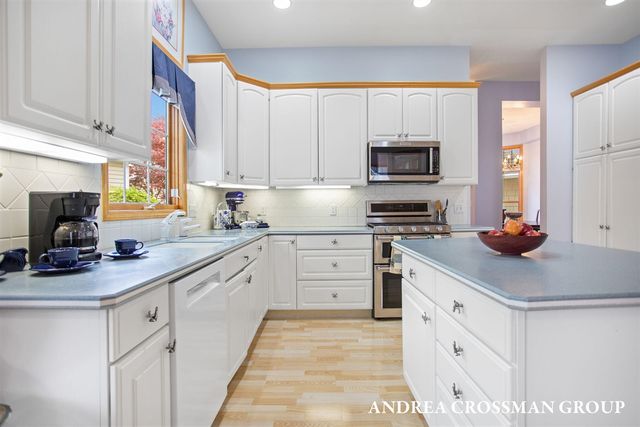 1013 Pebble Stone Court, Holland, MI 49424