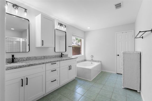 99 S Village Knoll Circle, The Woodlands, TX 77381