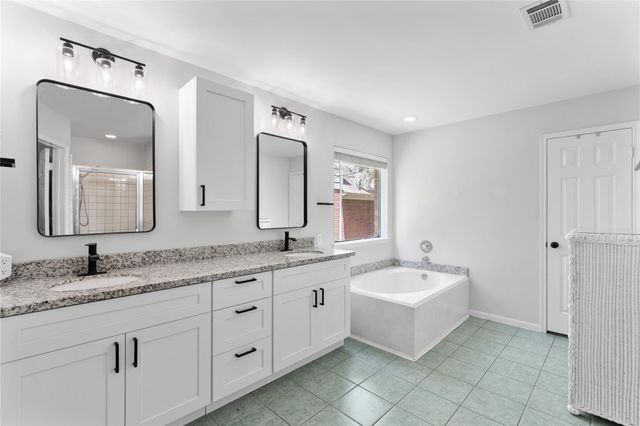 99 S Village Knoll Circle, The Woodlands, TX 77381