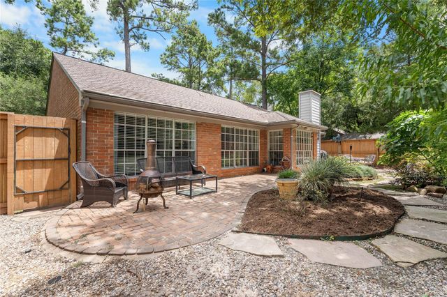 99 S Village Knoll Circle, The Woodlands, TX 77381