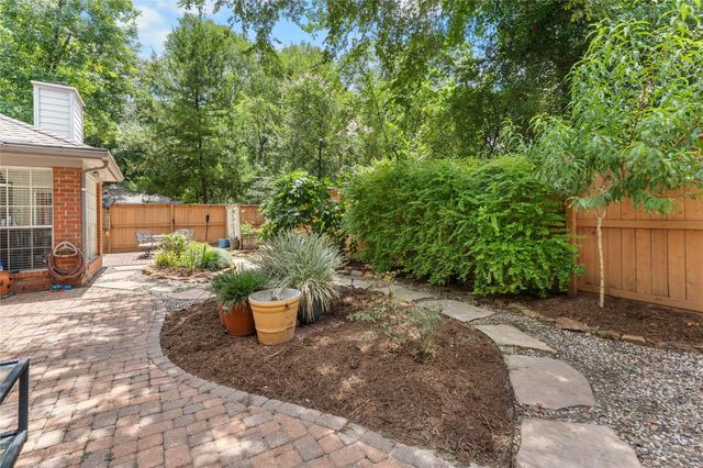 99 S Village Knoll Circle, The Woodlands, TX 77381