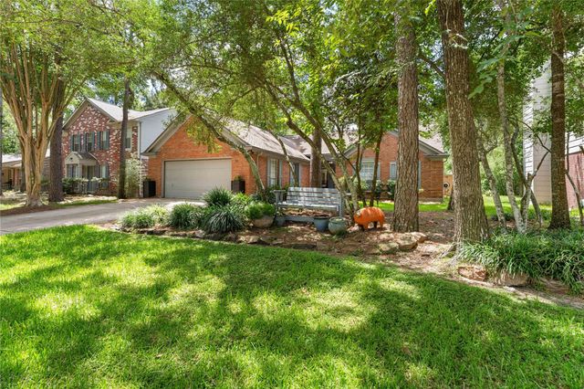 99 S Village Knoll Circle, The Woodlands, TX 77381