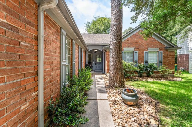 99 S Village Knoll Circle, The Woodlands, TX 77381