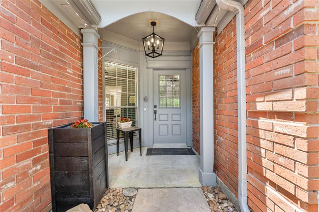 99 S Village Knoll Circle, The Woodlands, TX 77381