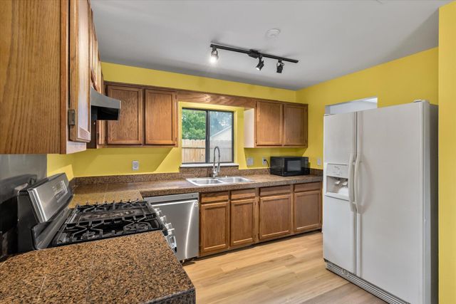 8687 Elsinore Court, North Charleston, SC 29406