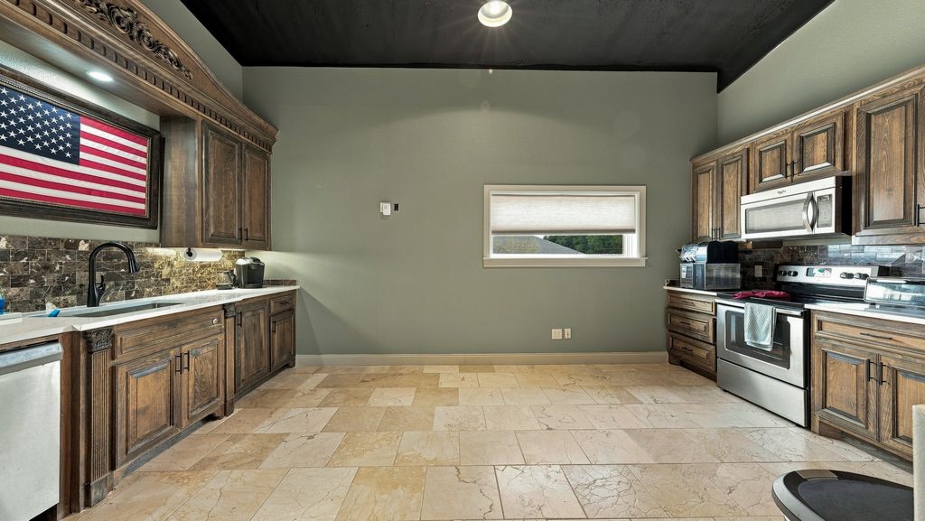 207 Eastridge Road, Granbury, TX 76049 — photo 5