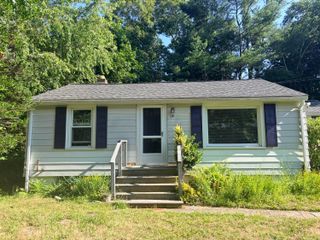 32 Paine Avenue, Hyannis, MA 02601