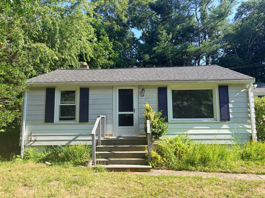 32 Paine Avenue, Hyannis, MA 02601