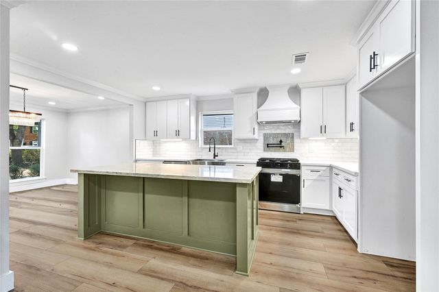 5610 Oak Trail Lane, Houston, TX 77091