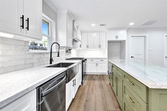 5610 Oak Trail Lane, Houston, TX 77091