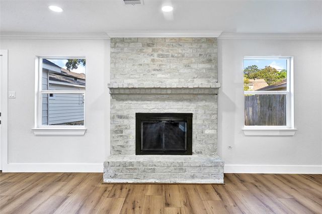 5610 Oak Trail Lane, Houston, TX 77091