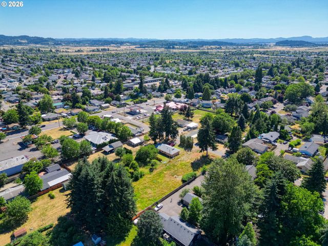 2093 W IRWIN Way, Eugene, OR 97402