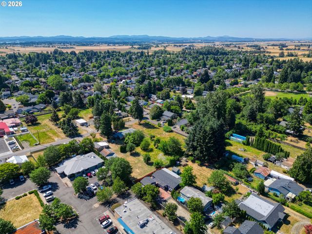 2093 W IRWIN Way, Eugene, OR 97402