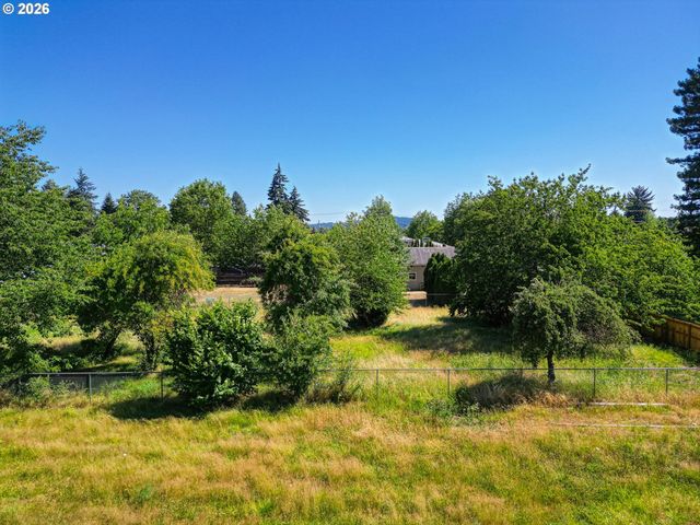2093 W IRWIN Way, Eugene, OR 97402