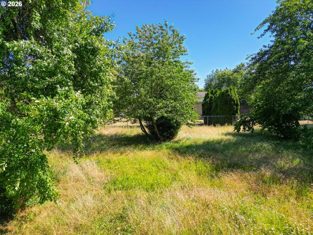 2093 W IRWIN Way, Eugene, OR 97402