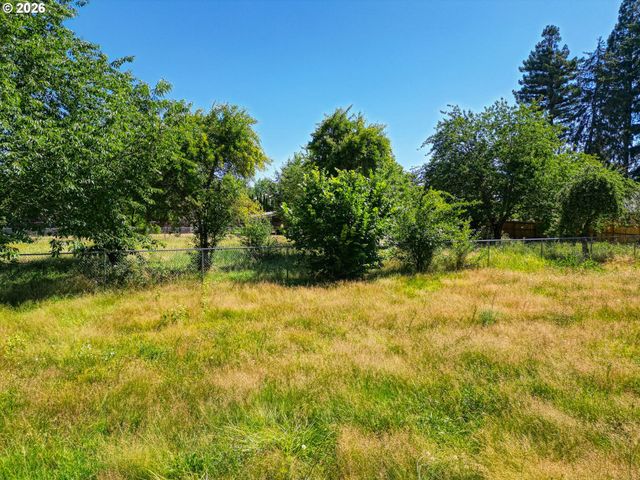 2093 W IRWIN Way, Eugene, OR 97402