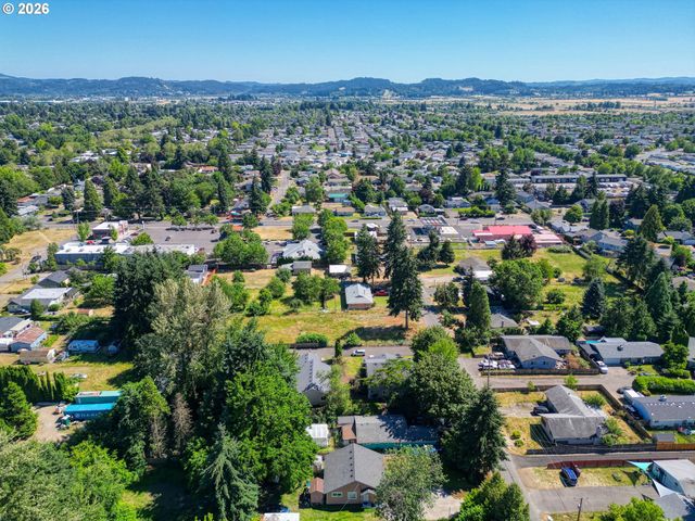 2093 W IRWIN Way, Eugene, OR 97402