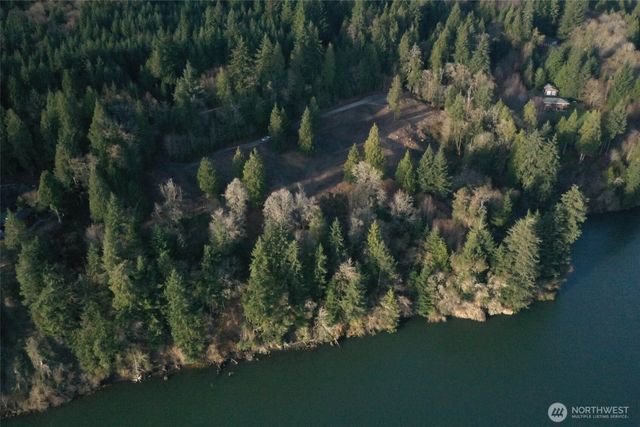 22 Edge Water Drive, Cathlamet, WA 98612