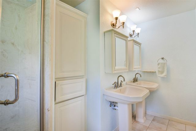 300 Saddleview Court, Granbury, TX 76048