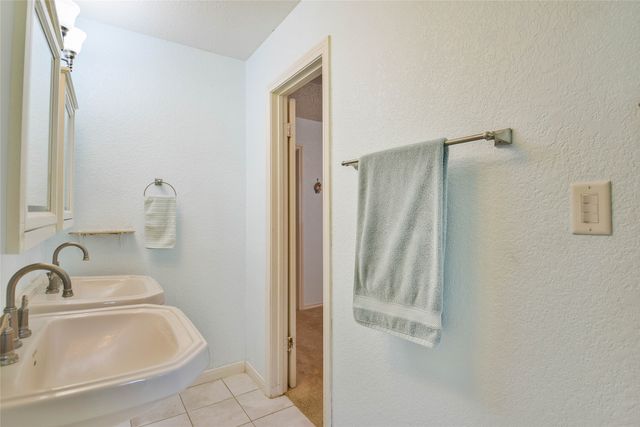 300 Saddleview Court, Granbury, TX 76048