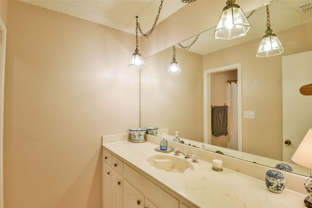 300 Saddleview Court, Granbury, TX 76048