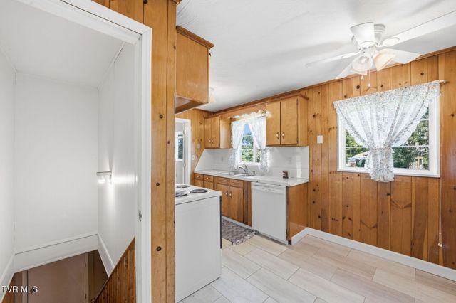 455 Robin Circle, Bristol, VA 24202