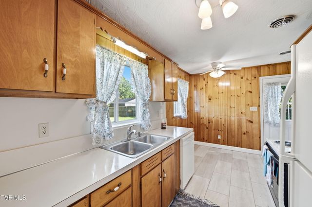 455 Robin Circle, Bristol, VA 24202