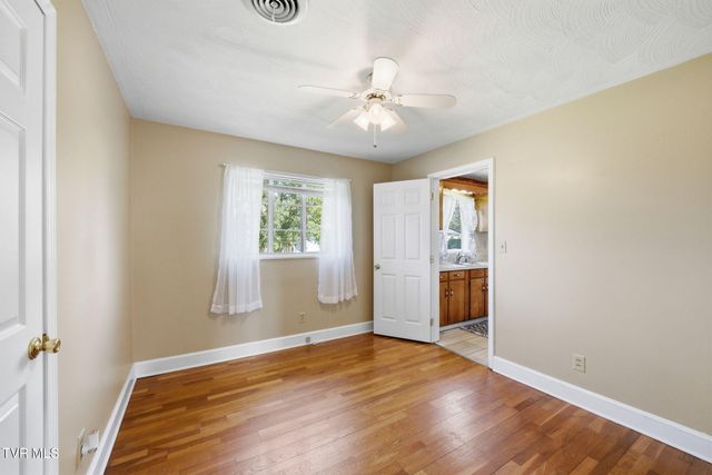 455 Robin Circle, Bristol, VA 24202