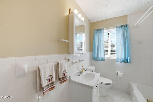 455 Robin Circle, Bristol, VA 24202