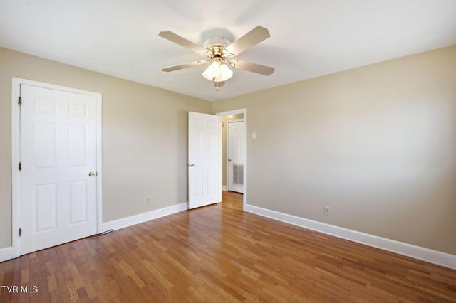 455 Robin Circle, Bristol, VA 24202