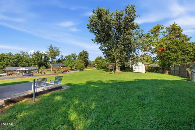 455 Robin Circle, Bristol, VA 24202