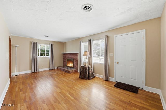 455 Robin Circle, Bristol, VA 24202
