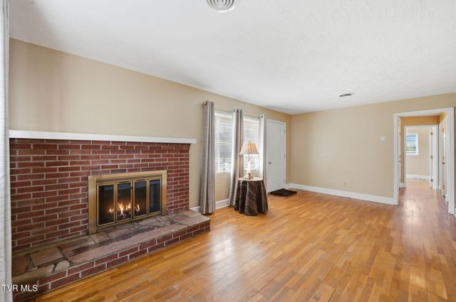 455 Robin Circle, Bristol, VA 24202