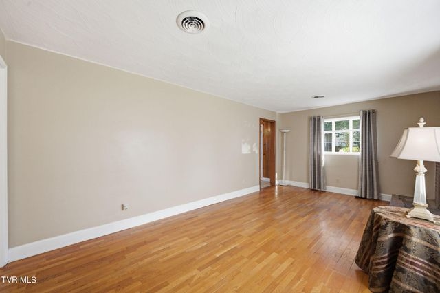 455 Robin Circle, Bristol, VA 24202
