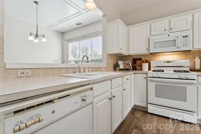 8426 Heron Glen Drive, Charlotte, NC 28269