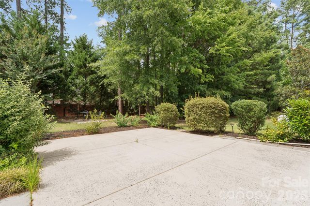8426 Heron Glen Drive, Charlotte, NC 28269