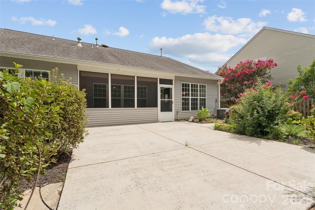 8426 Heron Glen Drive, Charlotte, NC 28269