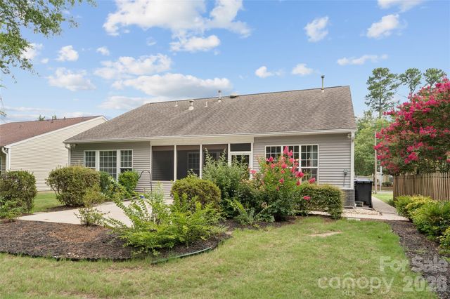 8426 Heron Glen Drive, Charlotte, NC 28269