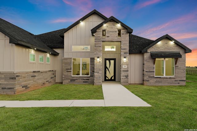 116 PIONEER DR, La Vernia, TX 78121