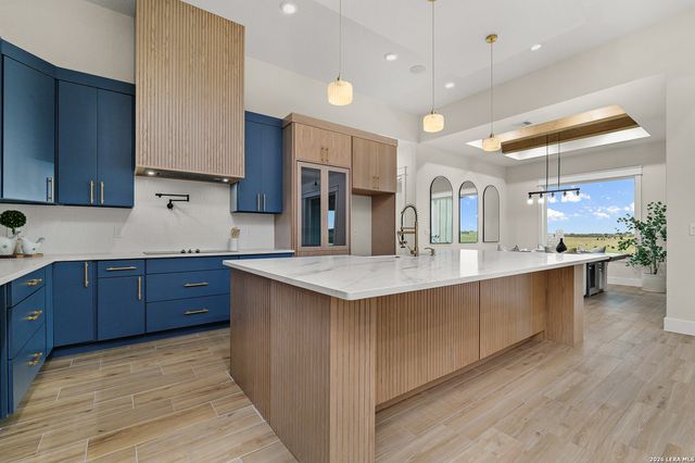 116 PIONEER DR, La Vernia, TX 78121