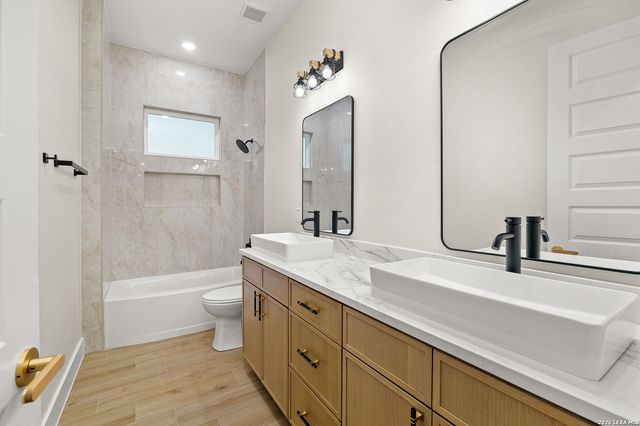 116 PIONEER DR, La Vernia, TX 78121