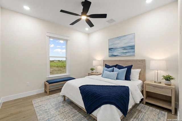 116 PIONEER DR, La Vernia, TX 78121