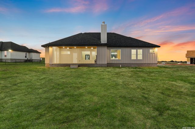 116 PIONEER DR, La Vernia, TX 78121
