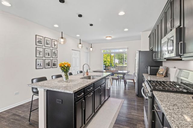 2548 Huntleigh Lane, Woodridge, IL 60517