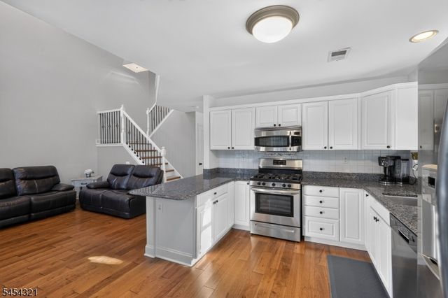 61 Dorchester Dr, Bernards Twp., NJ 07920
