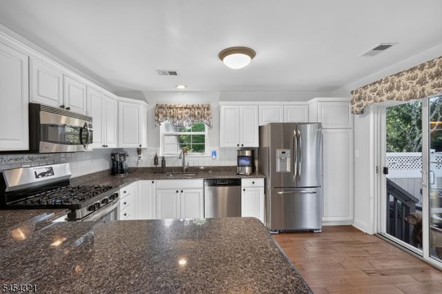 61 Dorchester Dr, Bernards Twp., NJ 07920