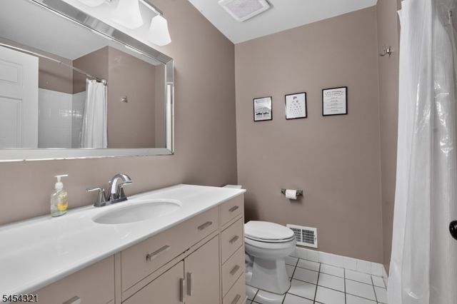 61 Dorchester Dr, Bernards Twp., NJ 07920