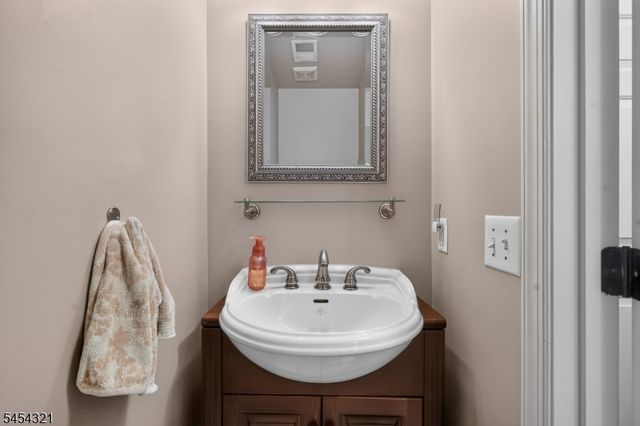 61 Dorchester Dr, Bernards Twp., NJ 07920